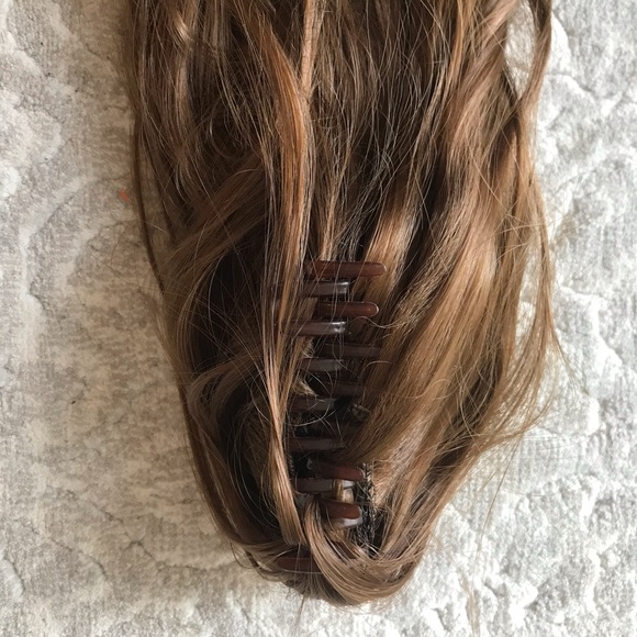 Clip-In Hair Extension - Picture 3 of 3